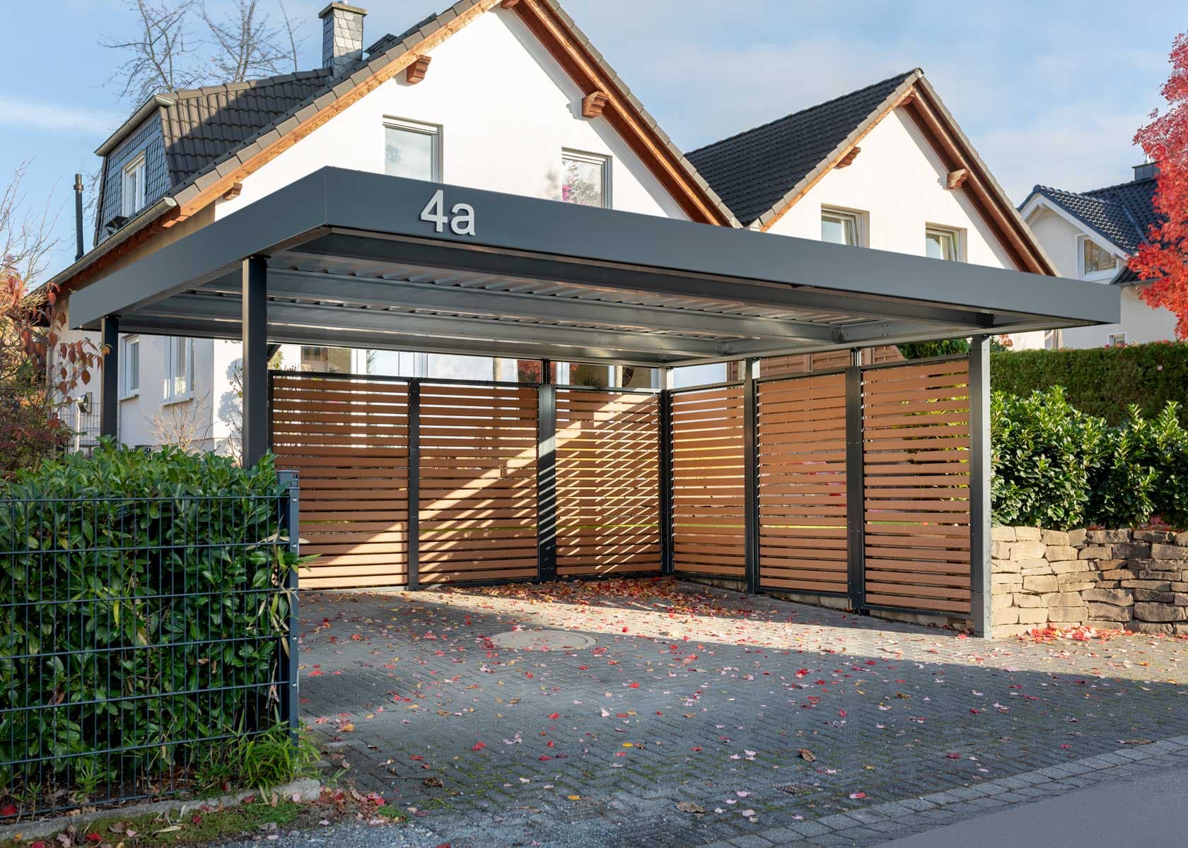 Carport aus Metall mit Solardach: Nachhaltig und praktisch