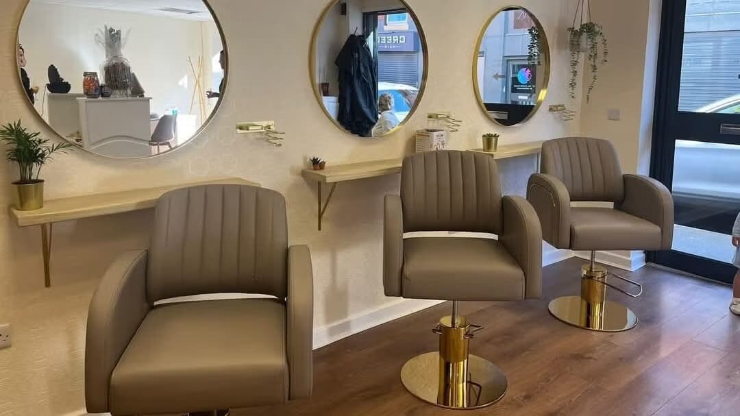 Jetzt neu: Einrichtung für Friseursalon mit Top-Marken
