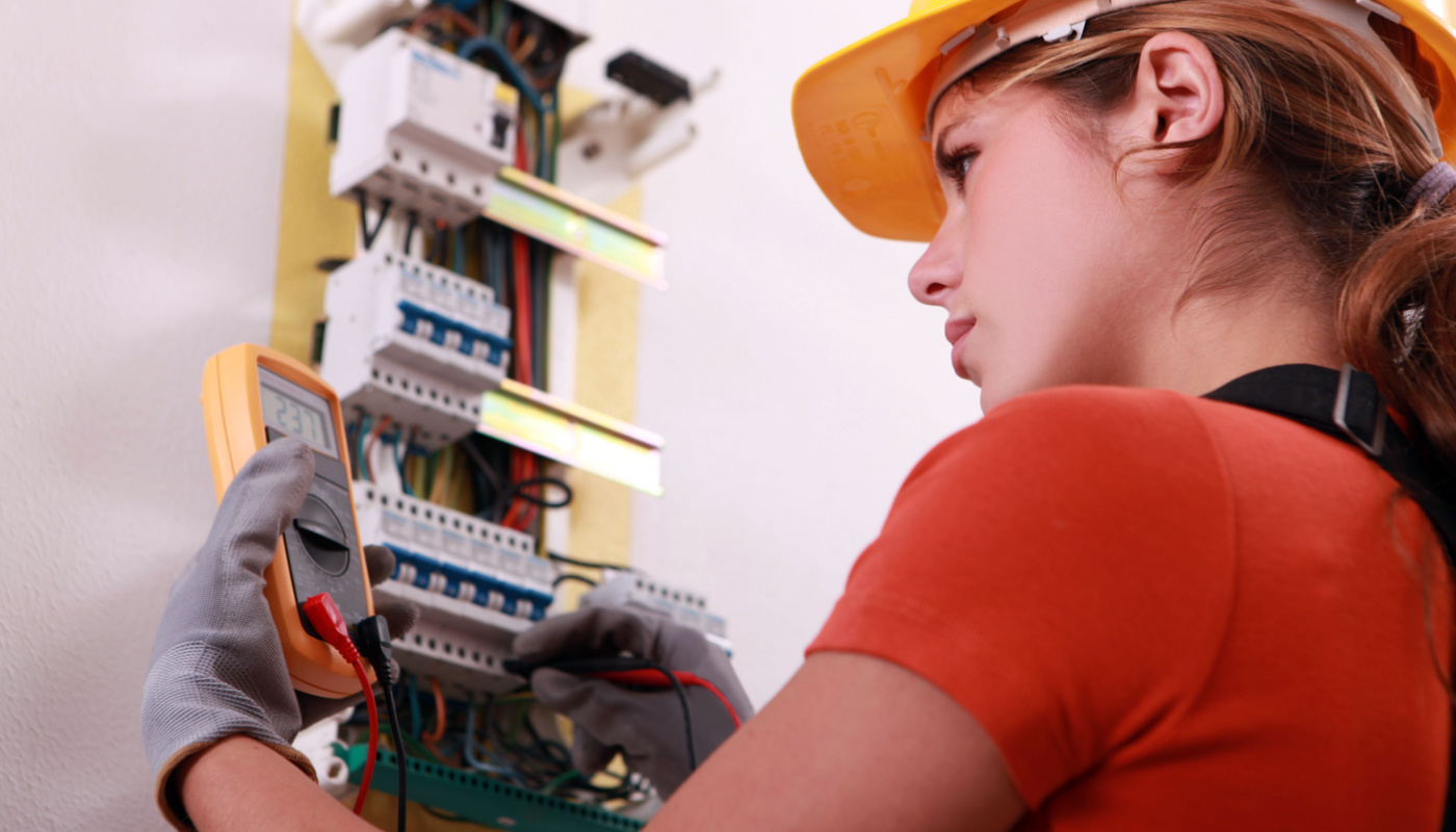 Wie sich Unternehmen auf die Prüfung ortsfester elektrischer Anlagen vorbereiten können