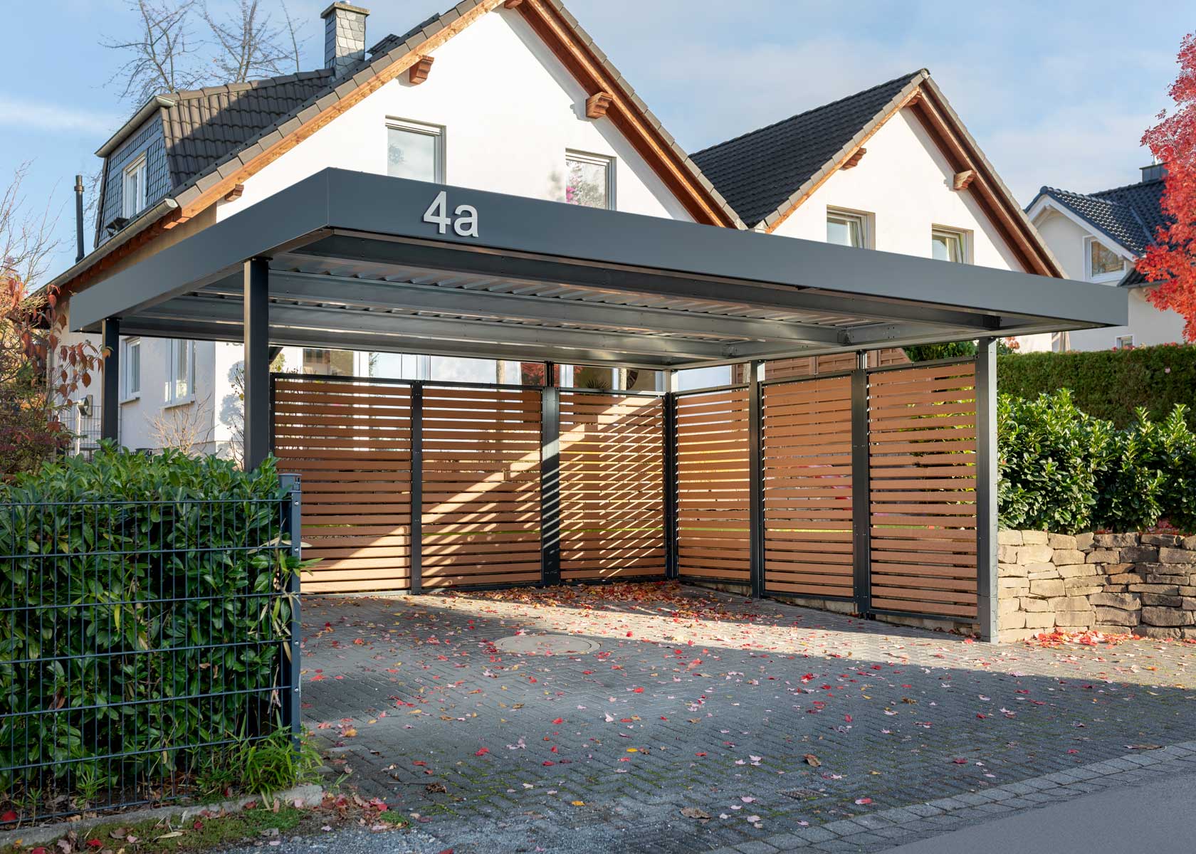 Carport aus Metall mit Solardach: Nachhaltig und praktisch